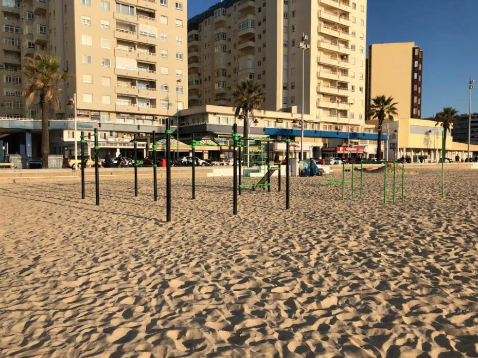 Klimmzugstange bei Calisthenics Park at Calle Amílcar Barca, Cádiz – Foto 1 von 1