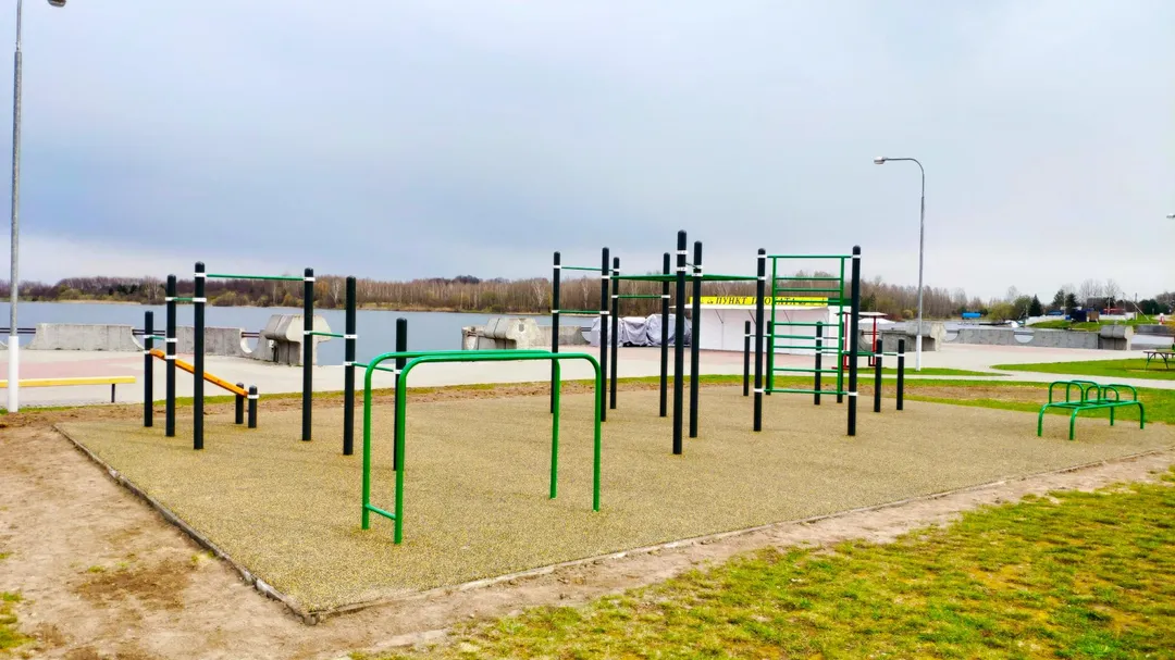 Parallel Gym Bars at Calisthenics Park at Лучайская вуліца, Мінск – photo 2 of 2