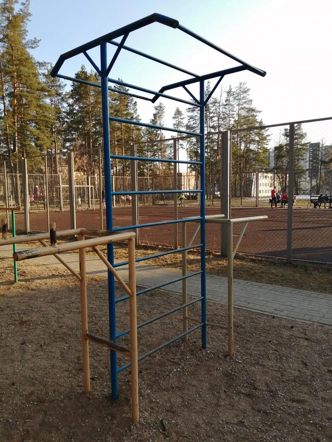 Parallel Gym Bars at Calisthenics Park at вуліца Гурцьева, Мінск – photo 2 of 4