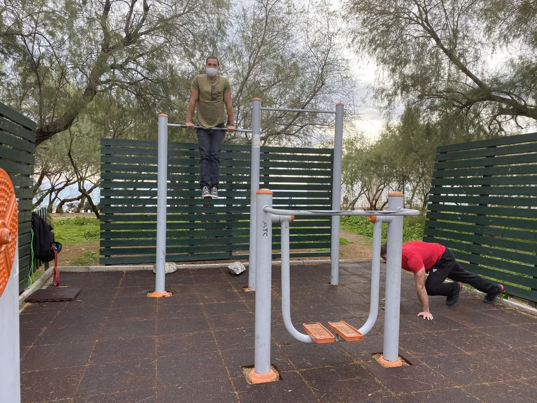 Air Walker la Calisthenics Park at Ποσειδώνος, Δήμος Παλαιού Φαλήρου – fotografia 7 din 8