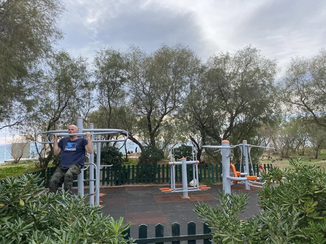 Spalier la Calisthenics Park at Ποσειδώνος, Δήμος Παλαιού Φαλήρου – fotografia 3 din 8