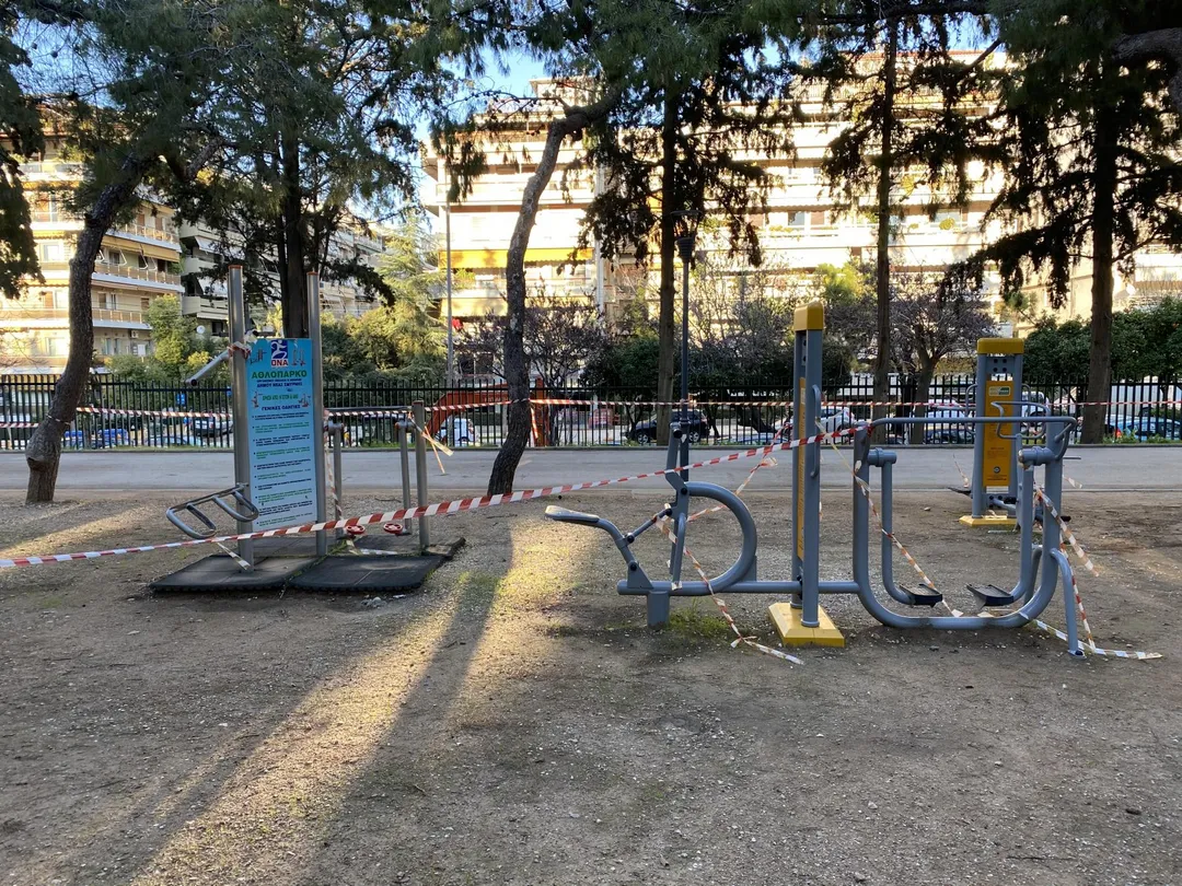 Bare paralele la Calisthenics Park at Εφέσου, Δήμος Νέας Σμύρνης – fotografia 2 din 7