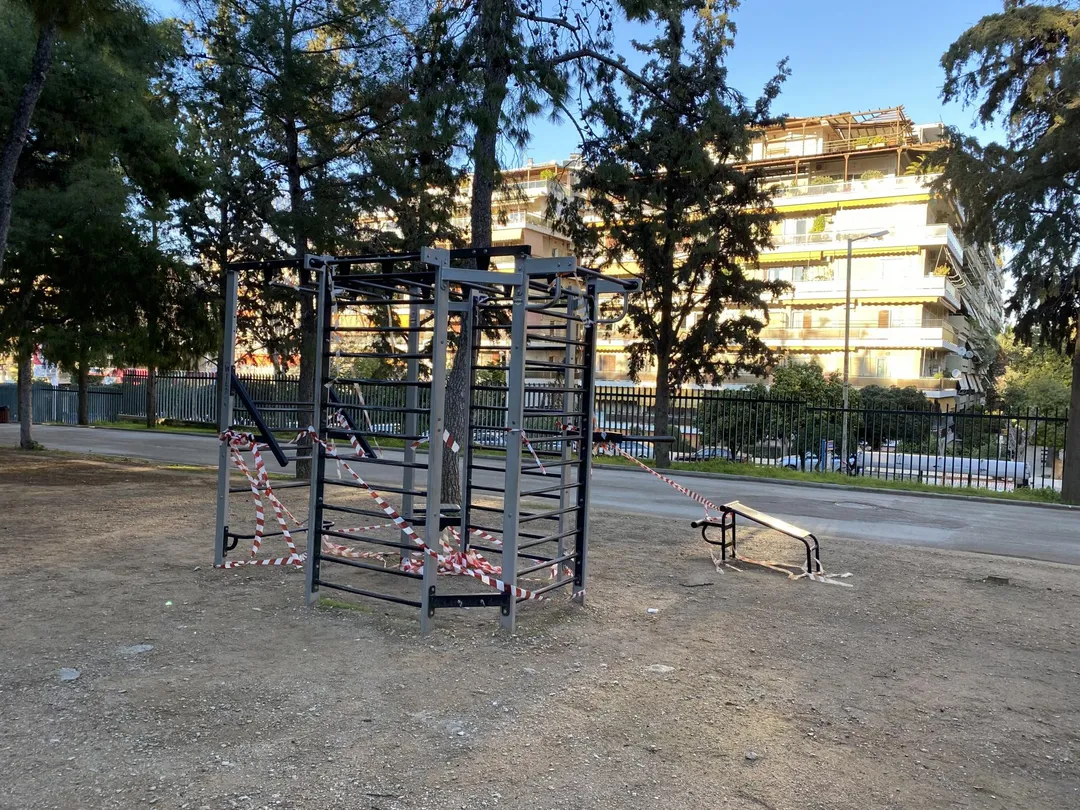 Bancă pentru abdomen la Calisthenics Park at Εφέσου, Δήμος Νέας Σμύρνης – fotografia 4 din 7
