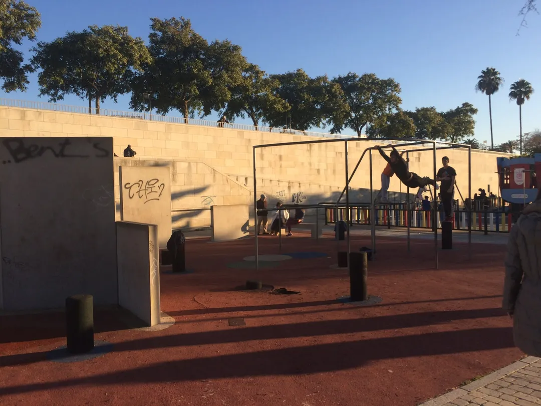 Klimmzugstange bei Calisthenics Park at Paseo Virgen del Dulce Nombre, Córdoba – Foto 1 von 3