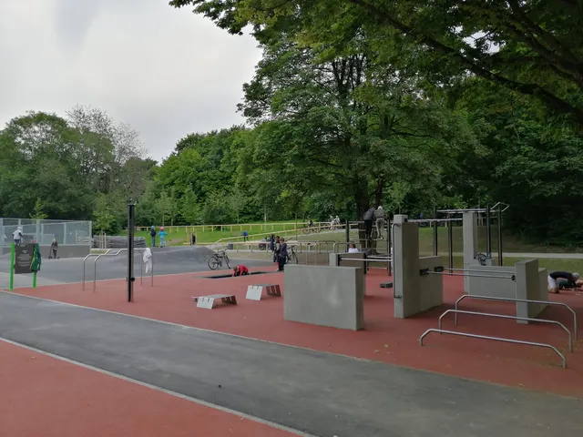 Calisthenics Park at Bezirkssportanlage Demleitnerstraße 2, München