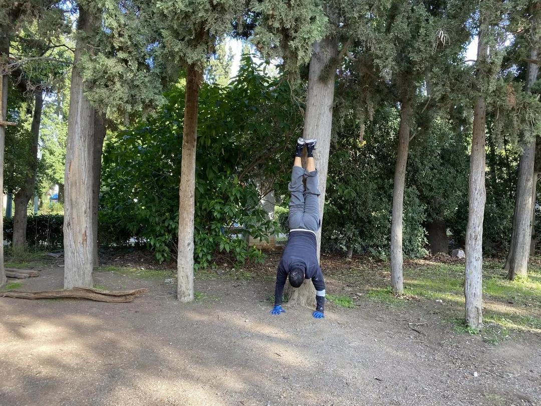 Bară de tracțiuni la Calisthenics Park at Ευελπίδων, Αθήνα – fotografia 4 din 7