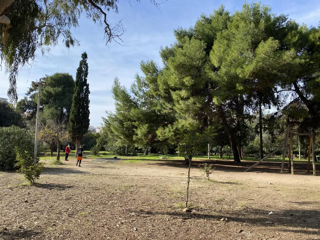 Bară de tracțiuni la Calisthenics Park at Ευελπίδων, Αθήνα – fotografia 2 din 7