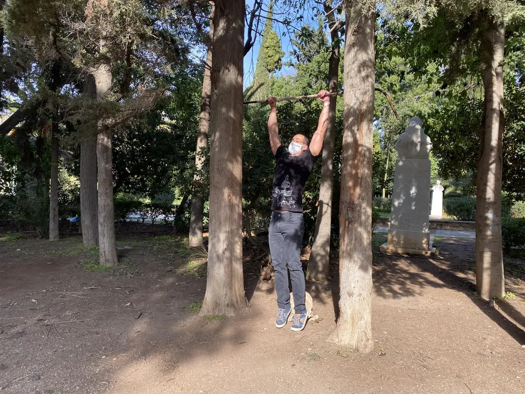 Bară de tracțiuni la Calisthenics Park at Ευελπίδων, Αθήνα – fotografia 3 din 7