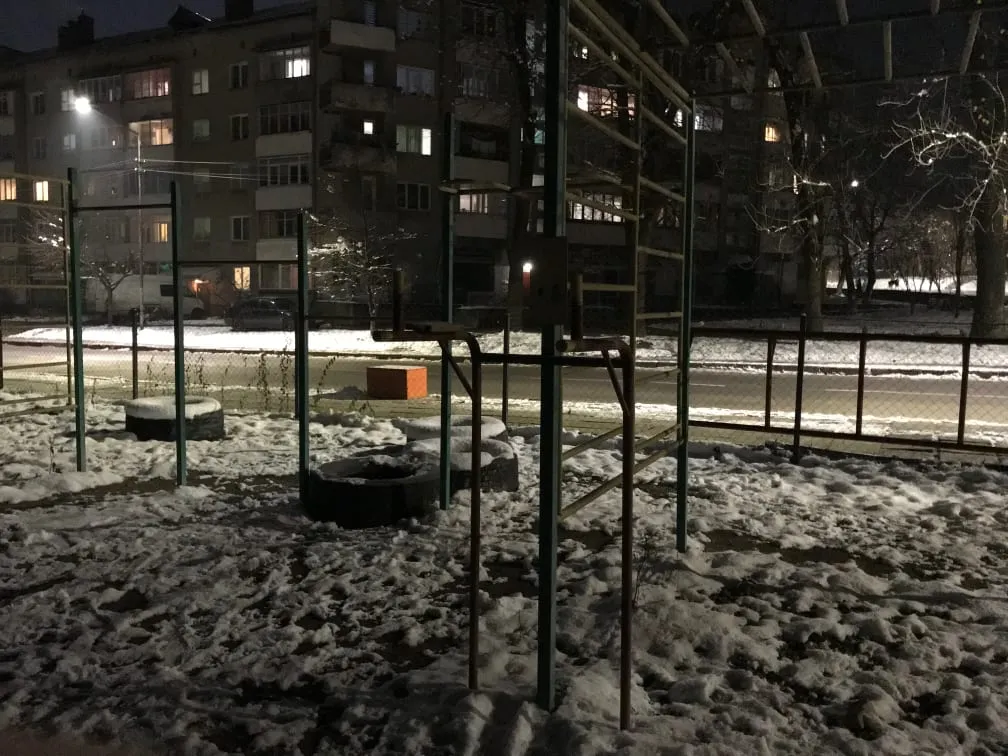 Barras Paralelas en Calisthenics Park at Бориславська вулиця, Дрогобич – foto 2 de 3