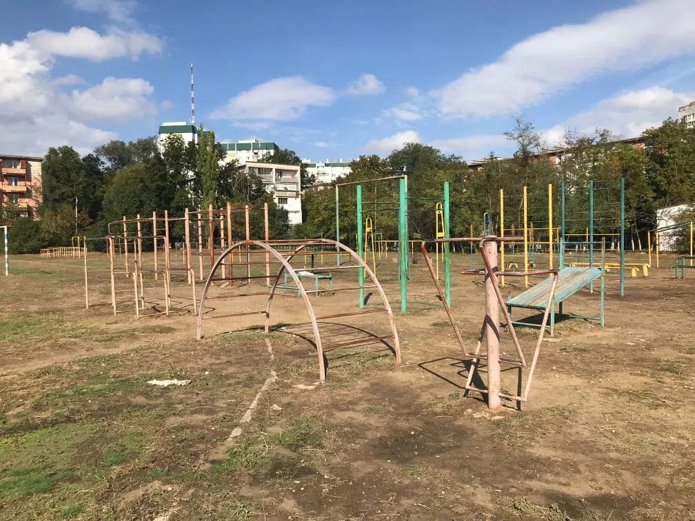 Barras Paralelas en Outdoor Gym in Октябрьский, Tiraspol – foto 2 de 3