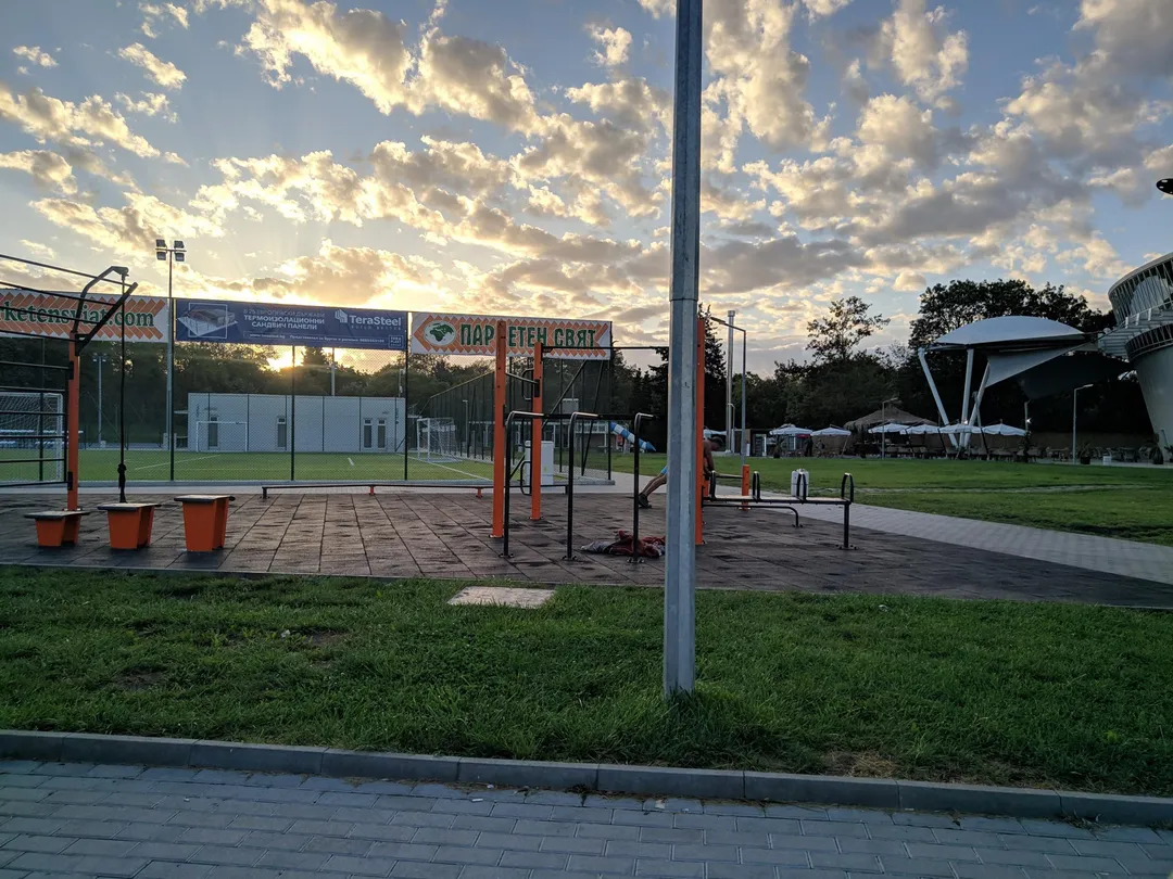 Pull Up Bar at Calisthenics Park at Лазар Маджаров, Бургас – photo 1 of 3