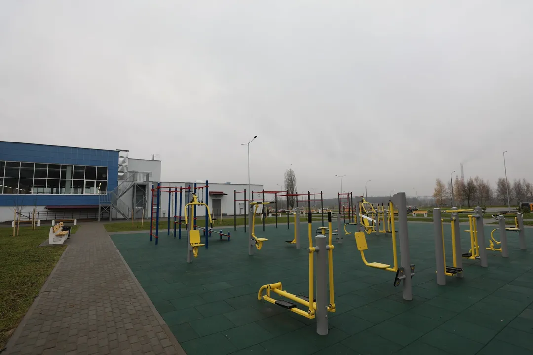 Parallel Gym Bars at Calisthenics Park at вуліца Шабаны, Мінск – photo 2 of 2