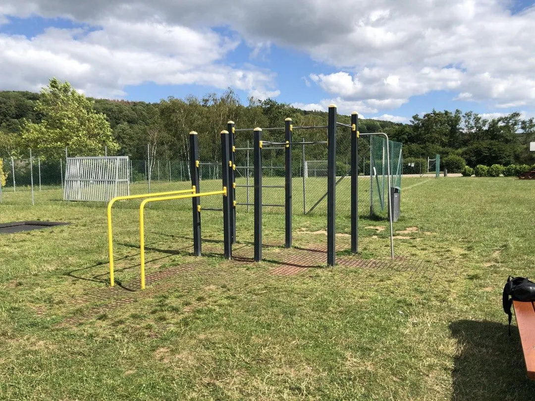 Bare paralele la Calisthenics Park at Rue Barbourg, Esch-sur-Alzette – fotografia 2 din 2