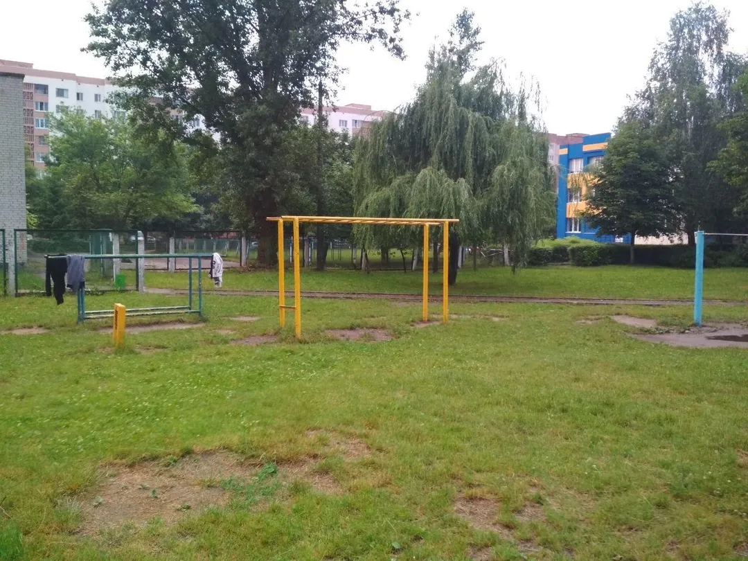 Bară de flotări la Calisthenics Park at вулиця Героїв-Добровольців, Луцьк – fotografia 2 din 2