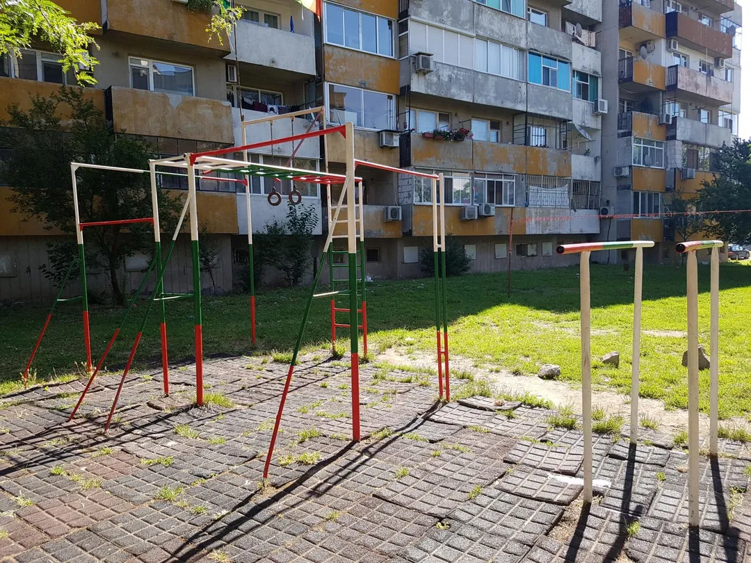 Рукохід на майданчику Outdoor Gym in ж.к. Златен рог, Ямбол – фото 3 з 3