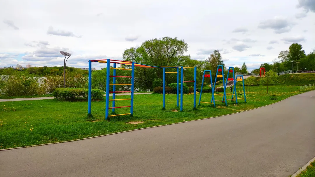 Pull Up Bar at Calisthenics Park at вуліца Галадзеда, Мінск – photo 1 of 1