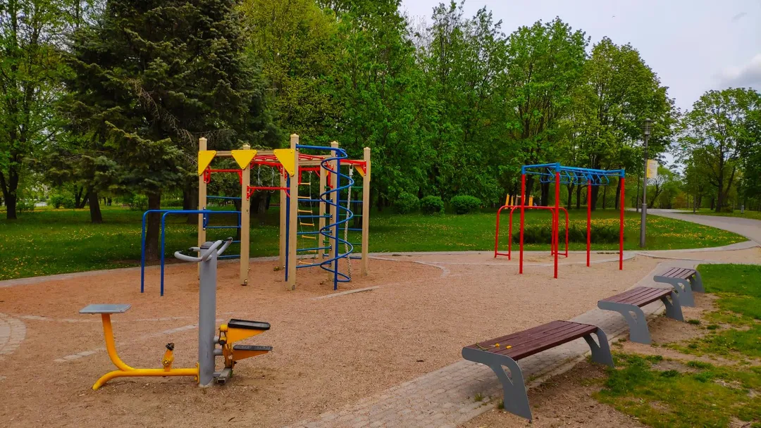 Parallel Gym Bars at Calisthenics Park at Ташкенцкая вуліца, Мінск – photo 2 of 2