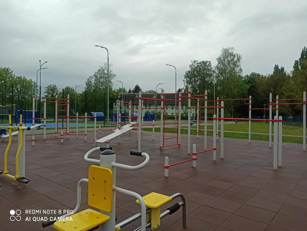 Parallele presso Calisthenics Park at Штабная вуліца, Кобрын – foto 3 di 3
