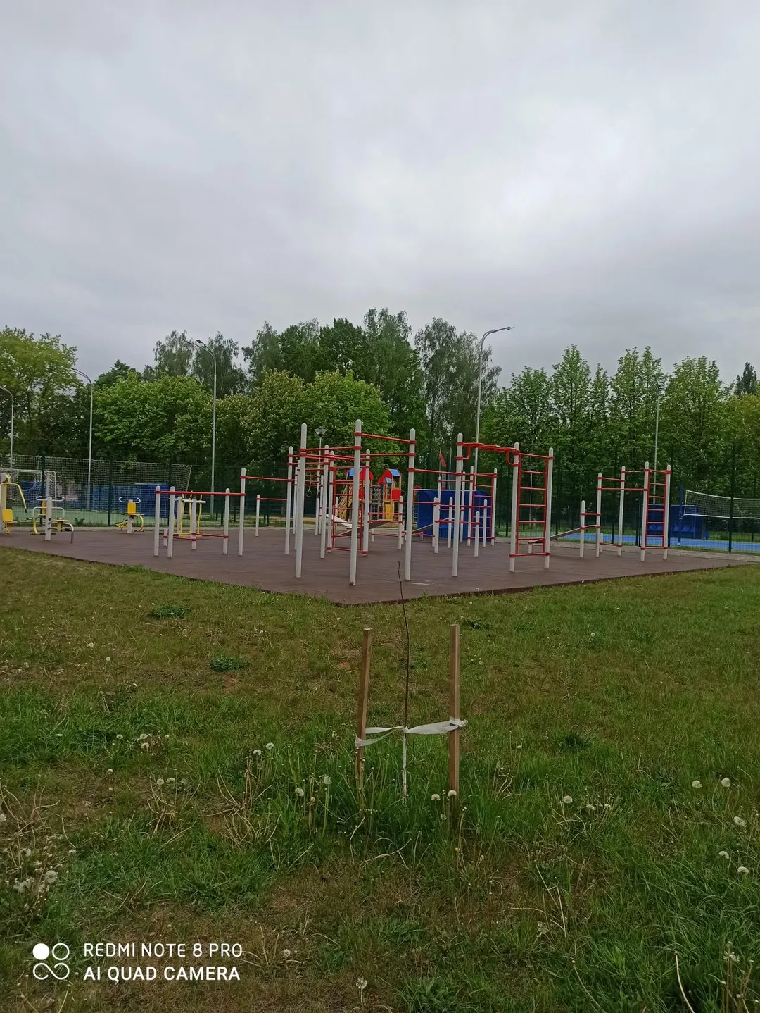 Sbarra per trazioni presso Calisthenics Park at Штабная вуліца, Кобрын – foto 1 di 3