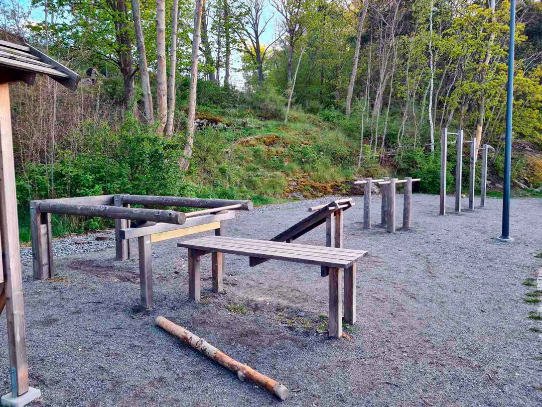 Бруси на майданчику Calisthenics Park at Kvarnholmsvägen, Nacka – фото 3 з 6