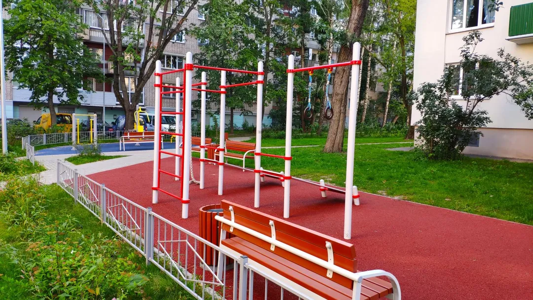 Pull Up Bar at Calisthenics Park at вуліца Ламаносава, Мінск – photo 1 of 2