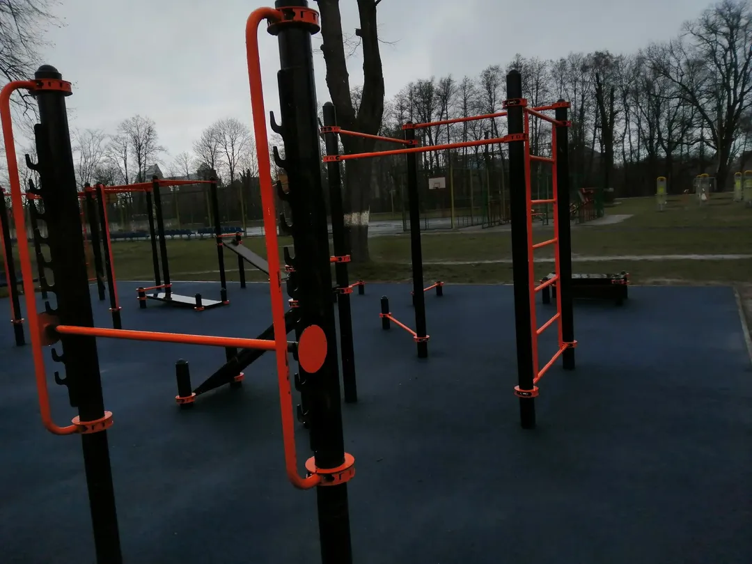 Parallele presso Calisthenics Park at Красноармейская улица, Гусев – foto 3 di 6