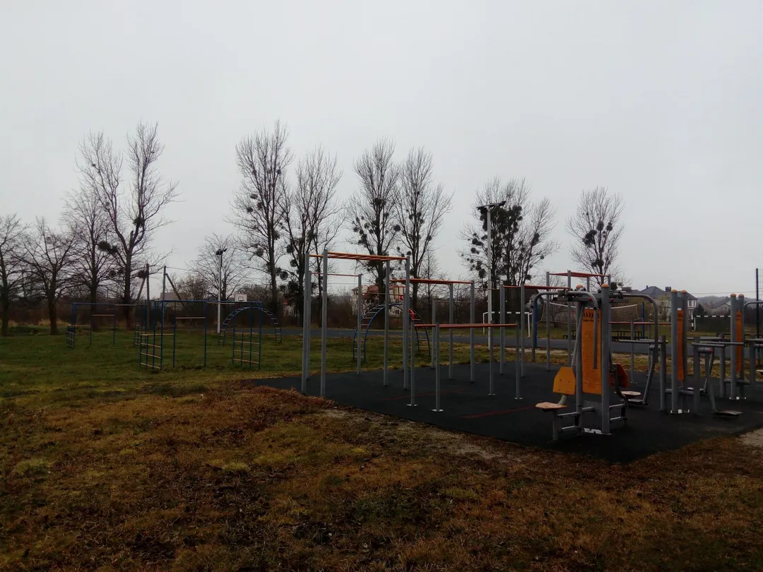 Bară de tracțiuni la Calisthenics Park at Янтарная улица, Ушаково – fotografia 1 din 3