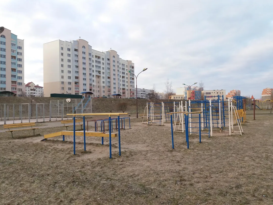 Barras Paralelas en Calisthenics Park at Паўднёвы завулак, Гродна – foto 2 de 2