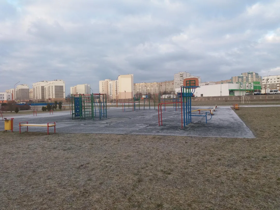 Barras Paralelas en Calisthenics Park at Вішнявецкая вуліца, Гродна – foto 2 de 2