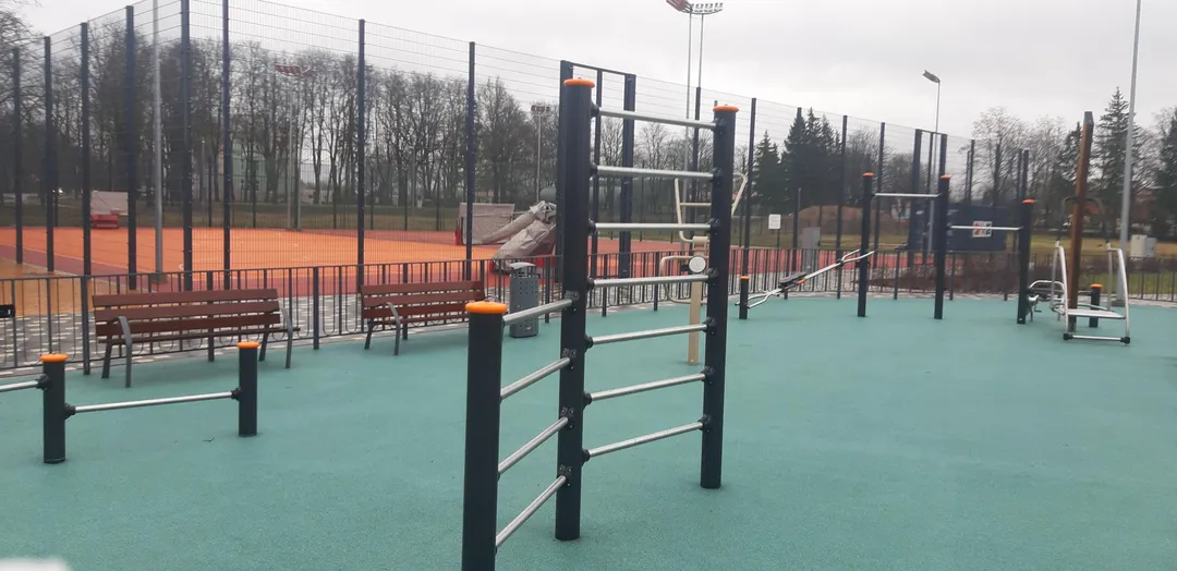 Bancă pentru abdomen la Calisthenics Park at Dzintara iela, Cēsis – fotografia 6 din 11