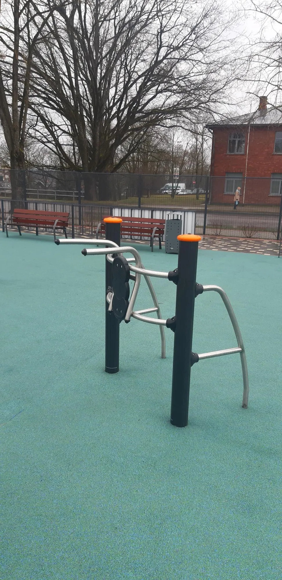 Bare paralele la Calisthenics Park at Dzintara iela, Cēsis – fotografia 3 din 11