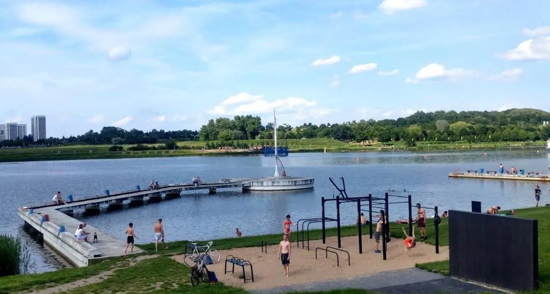 Barres parallèles à Calisthenics Park at kąpielisko Malta, Poznań – photo 2 sur 2