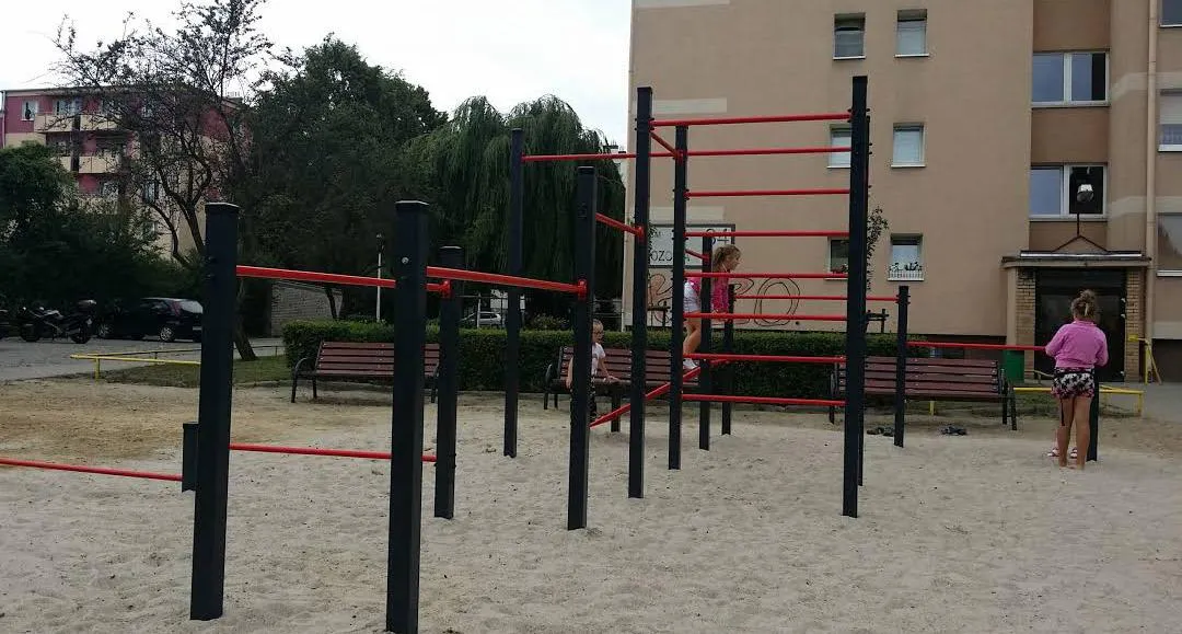 Barres parallèles à Calisthenics Park at Łozowa, Poznań – photo 2 sur 3