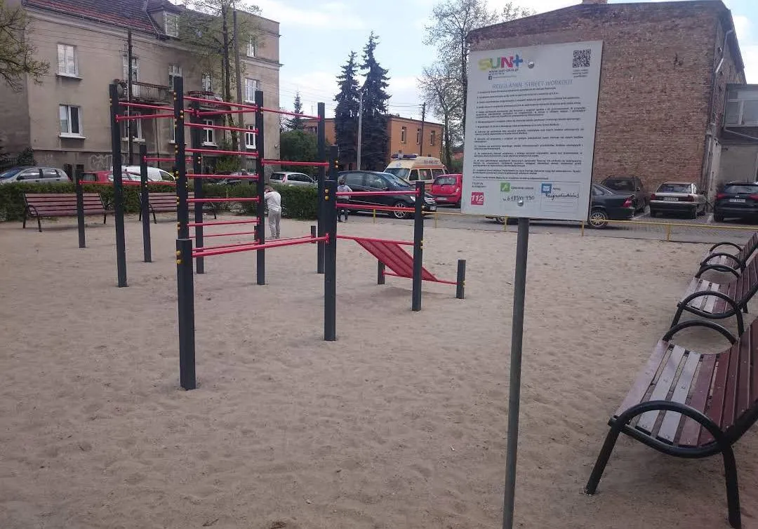 Barre de traction à Calisthenics Park at Łozowa, Poznań – photo 1 sur 3