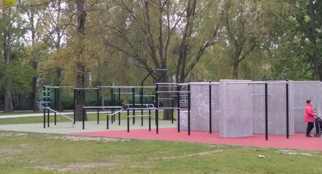Barres parallèles à Calisthenics Park at RoweLove Rataje, Poznań – photo 2 sur 4