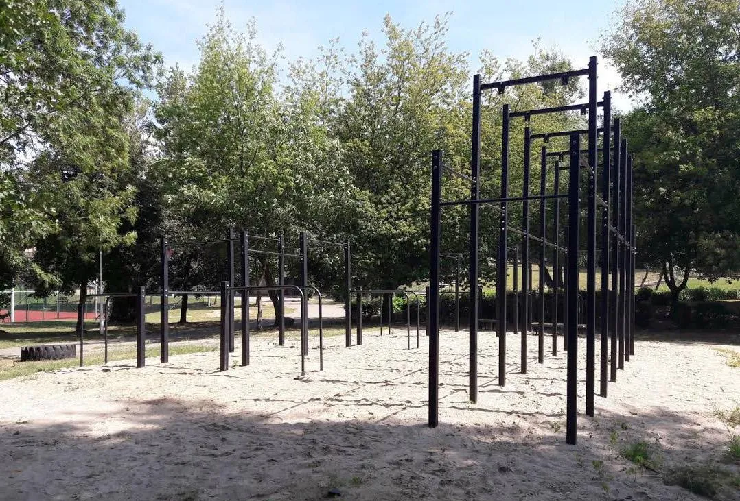 Barre de traction à Calisthenics Park at Wartostrada, Poznań – photo 1 sur 1