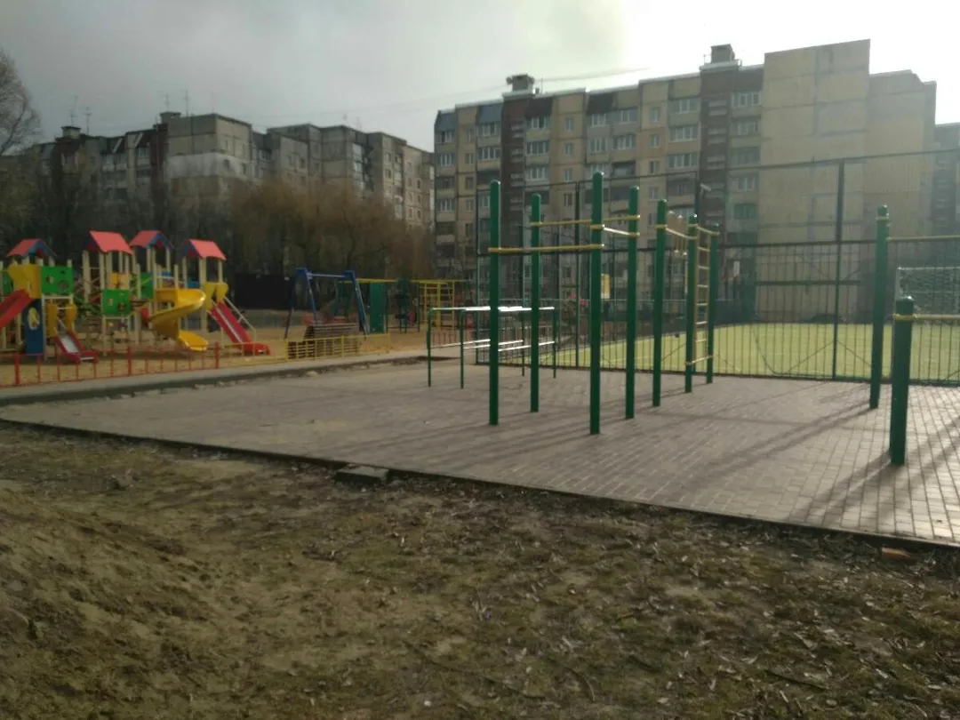 Barren bei Calisthenics Park at Польський бульвар, Житомир – Foto 2 von 4