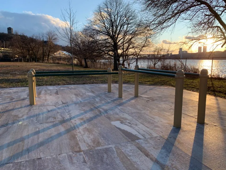 Parallel Gym Bars at Calisthenics Park at Henry Hudson Parkway, City of New York – photo 2 of 5