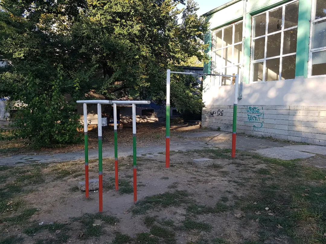 Parallele presso Outdoor Gym in ж.к. Златен рог, Ямбол #wp3258 – foto 2 di 2