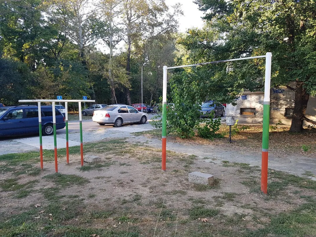 Sbarra per trazioni presso Outdoor Gym in ж.к. Златен рог, Ямбол #wp3258 – foto 1 di 2