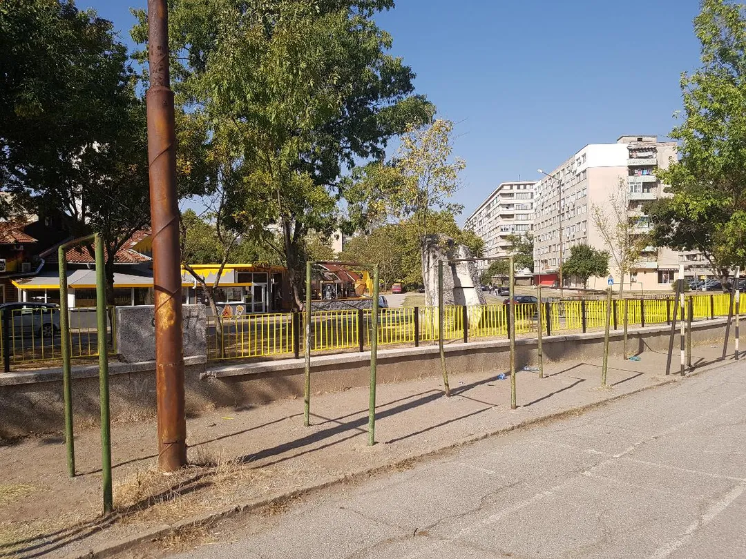Sbarra per trazioni presso Outdoor Gym in ж.к.Хале, Ямбол #wp3259 – foto 1 di 1