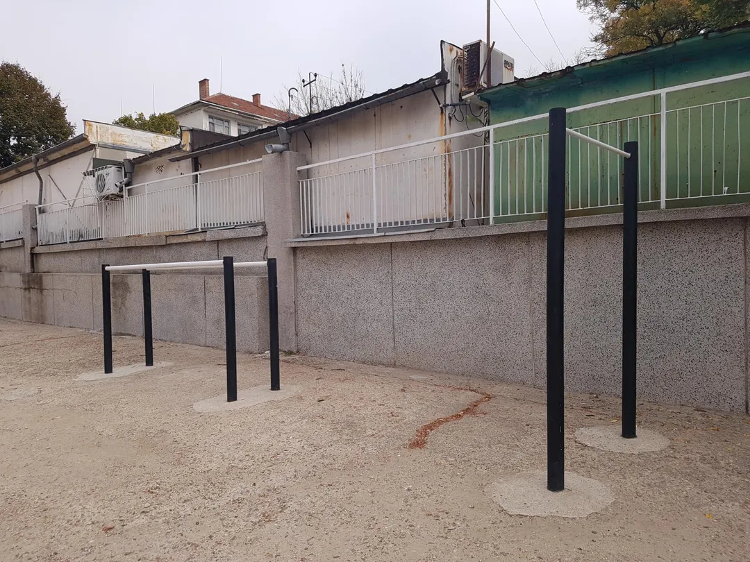 Barre de traction à Calisthenics Park at Георги С. Раковски, Ямбол – photo 1 sur 3