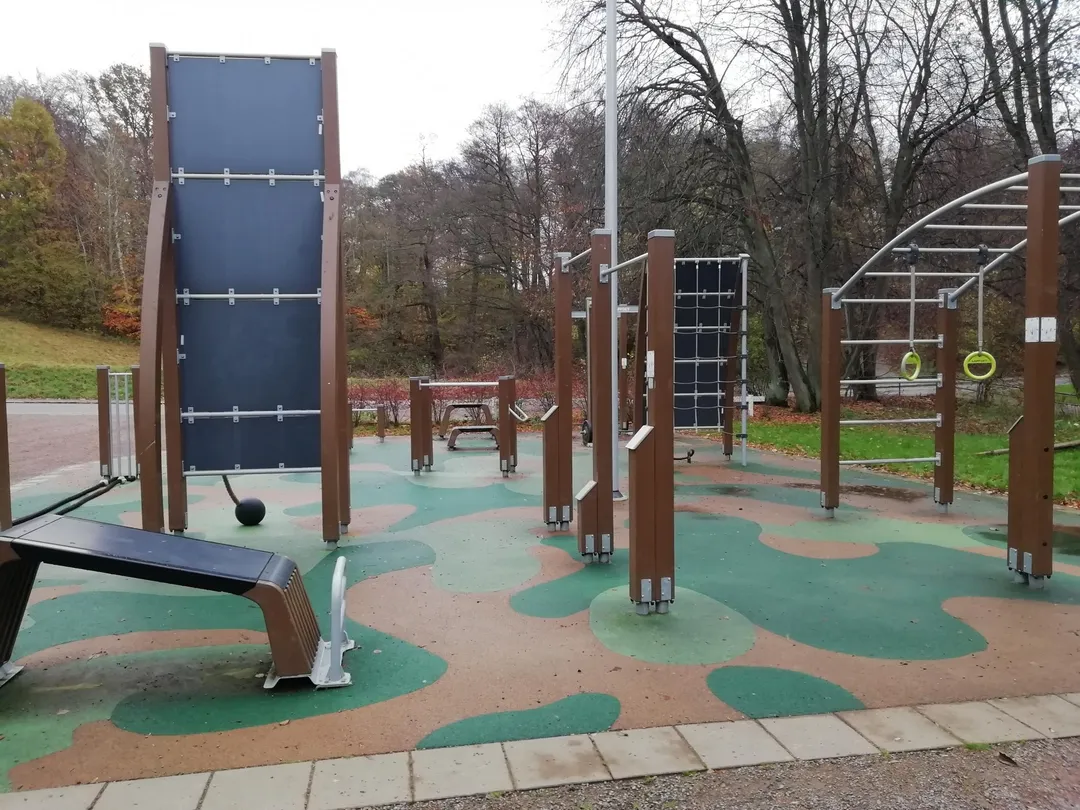 Лавка для преса на майданчику Calisthenics Park at Jordbogatan, Helsingborg – фото 5 з 5