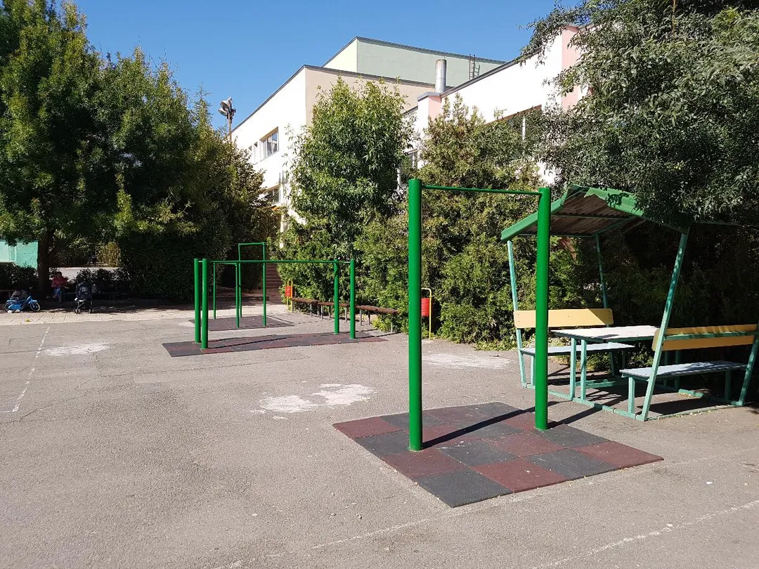 Barres parallèles à Calisthenics Park at Велико Търново, Ямбол – photo 2 sur 2