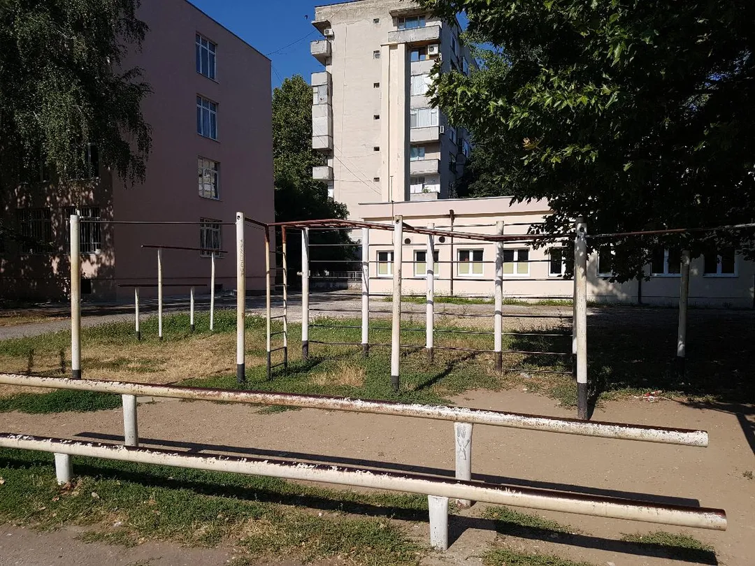 Bară de tracțiuni la Calisthenics Park at Битоля, Ямбол #wp3270 – fotografia 1 din 4
