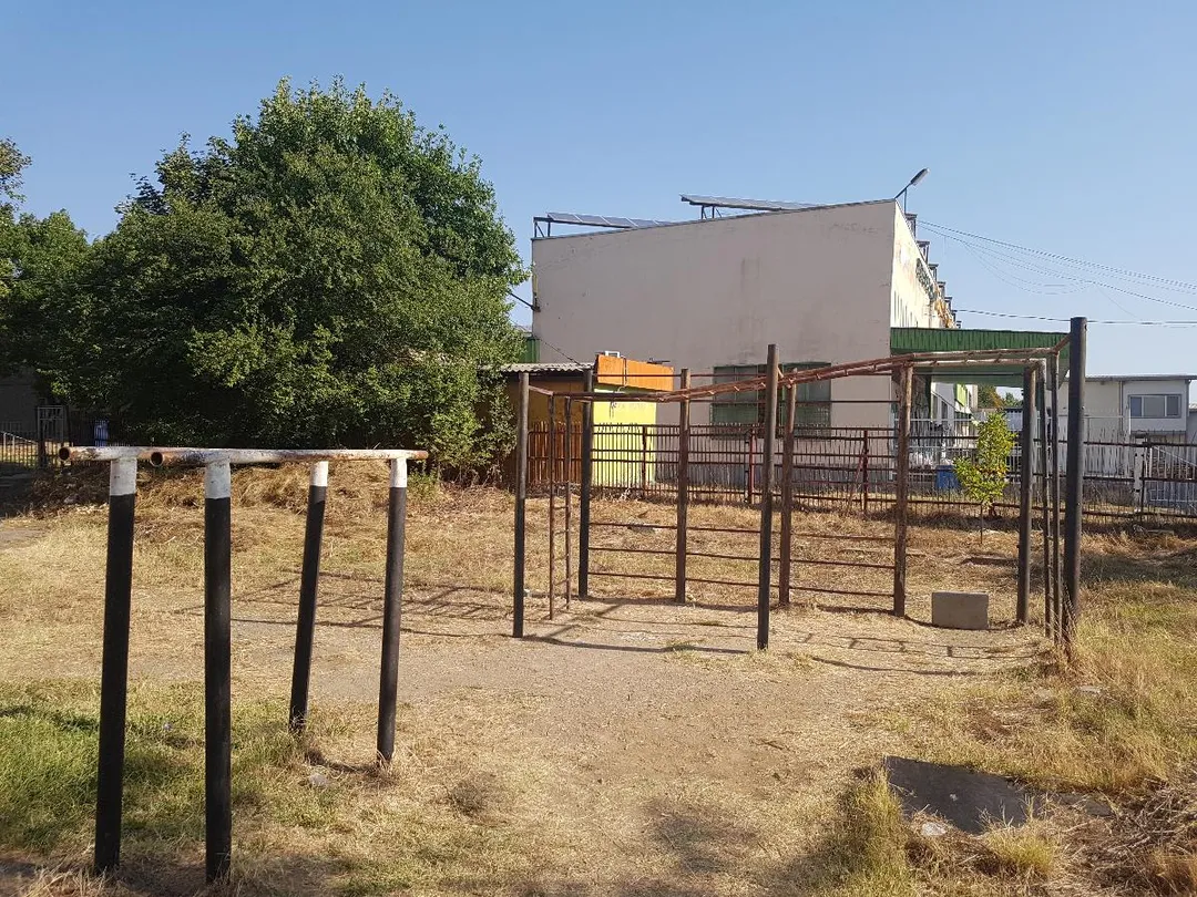 Barres parallèles à Calisthenics Park at Милин камък, Ямбол – photo 2 sur 3