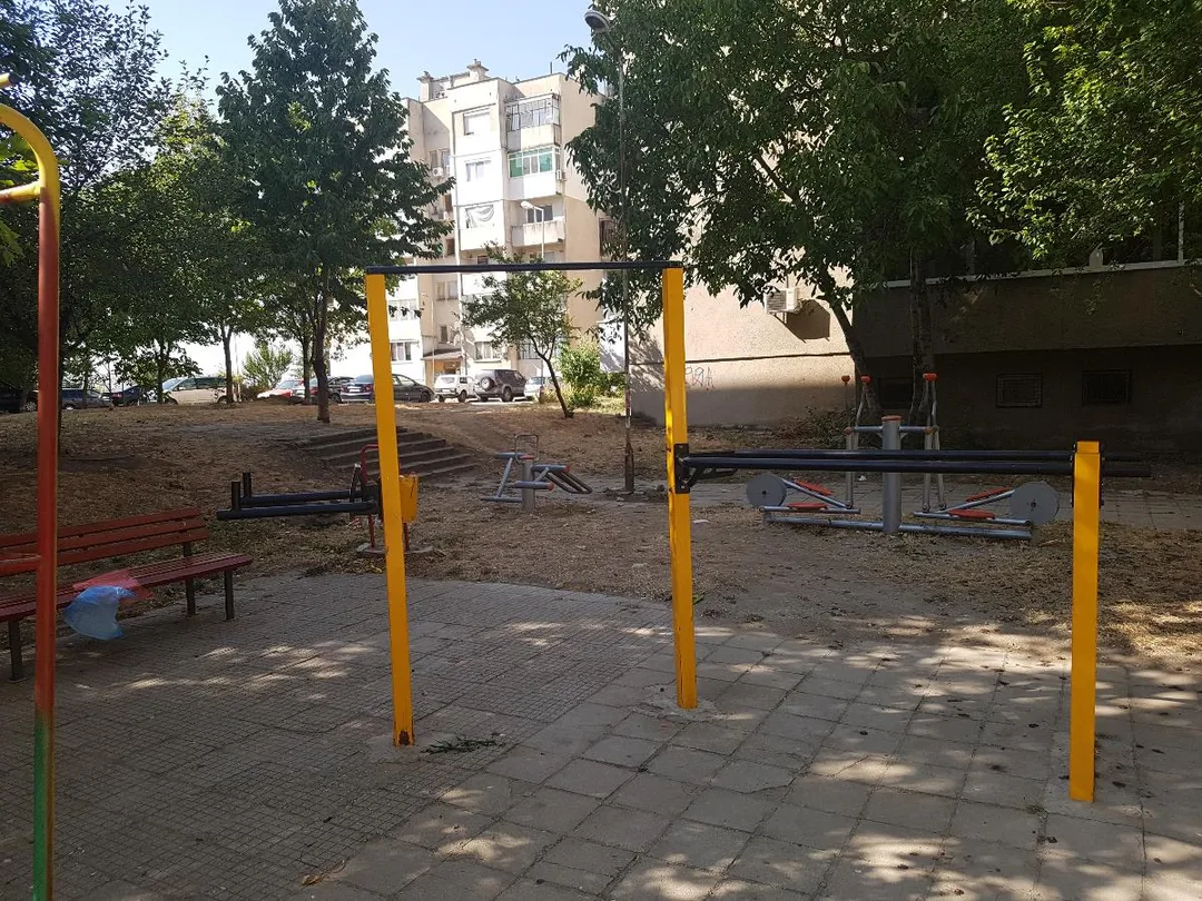 Barres de singe à Outdoor Gym in ж.к. Граф Игнатиев, Ямбол – photo 3 sur 4