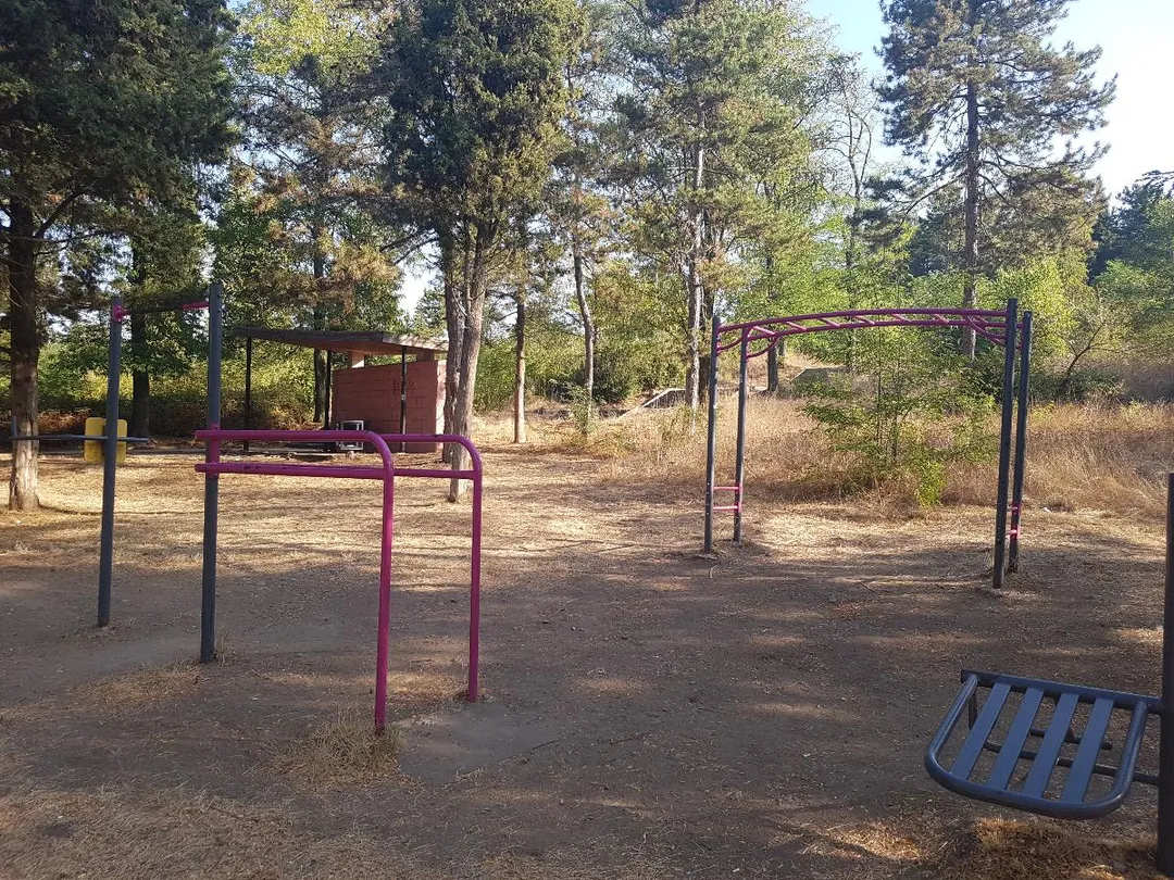 Рукохід на майданчику Outdoor Gym in ж.к. Боровец, Ямбол – фото 3 з 3