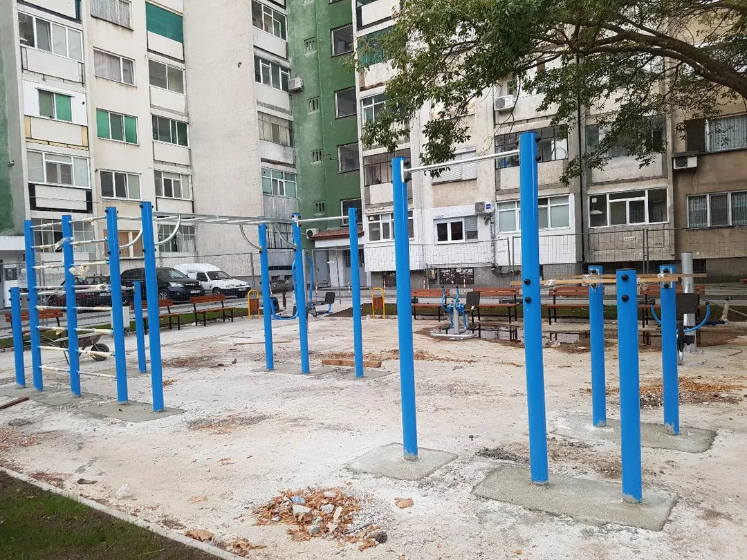Bare paralele la Calisthenics Park at Хан Тервел, Ямбол – fotografia 2 din 3