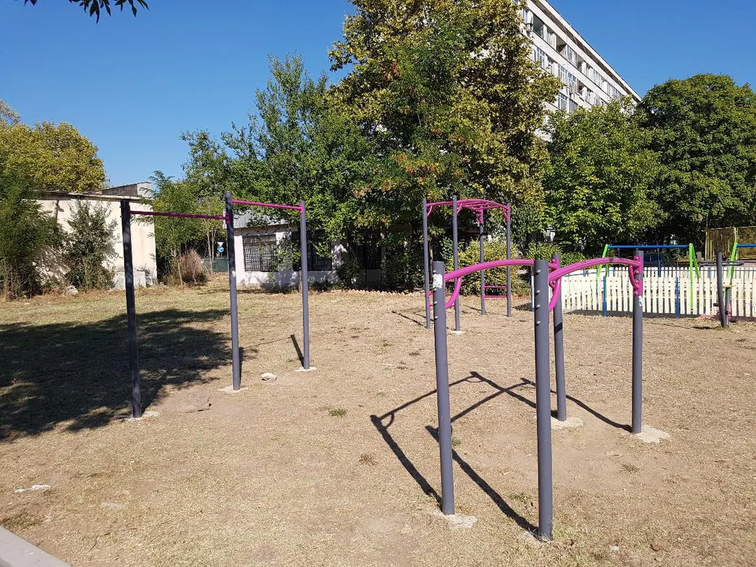 Parallel Gym Bars at Outdoor Gym in ж.к. Зорница, Ямбол – photo 2 of 2